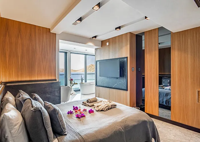 Cimentepe Deluxe 1 - With Heated Pool & Close To Yalikavak Marina *